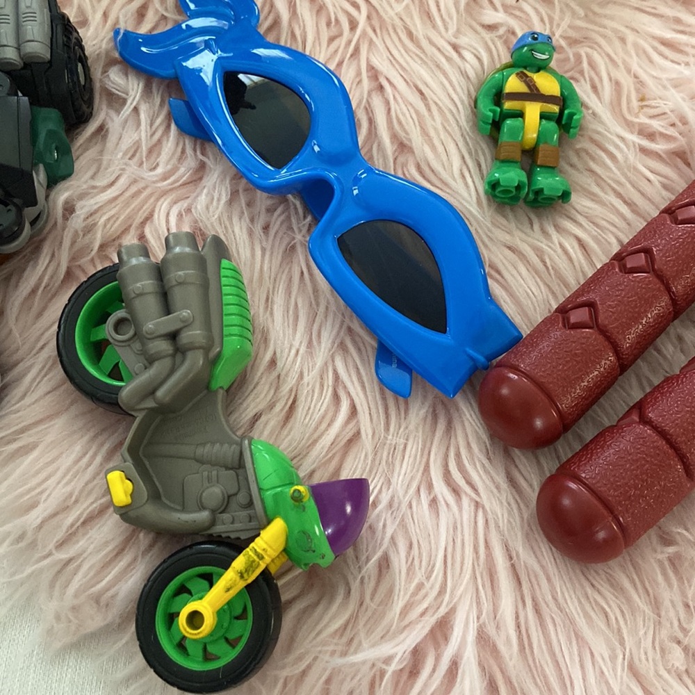 TMNT Toy Bundle - Picture 2 of 7